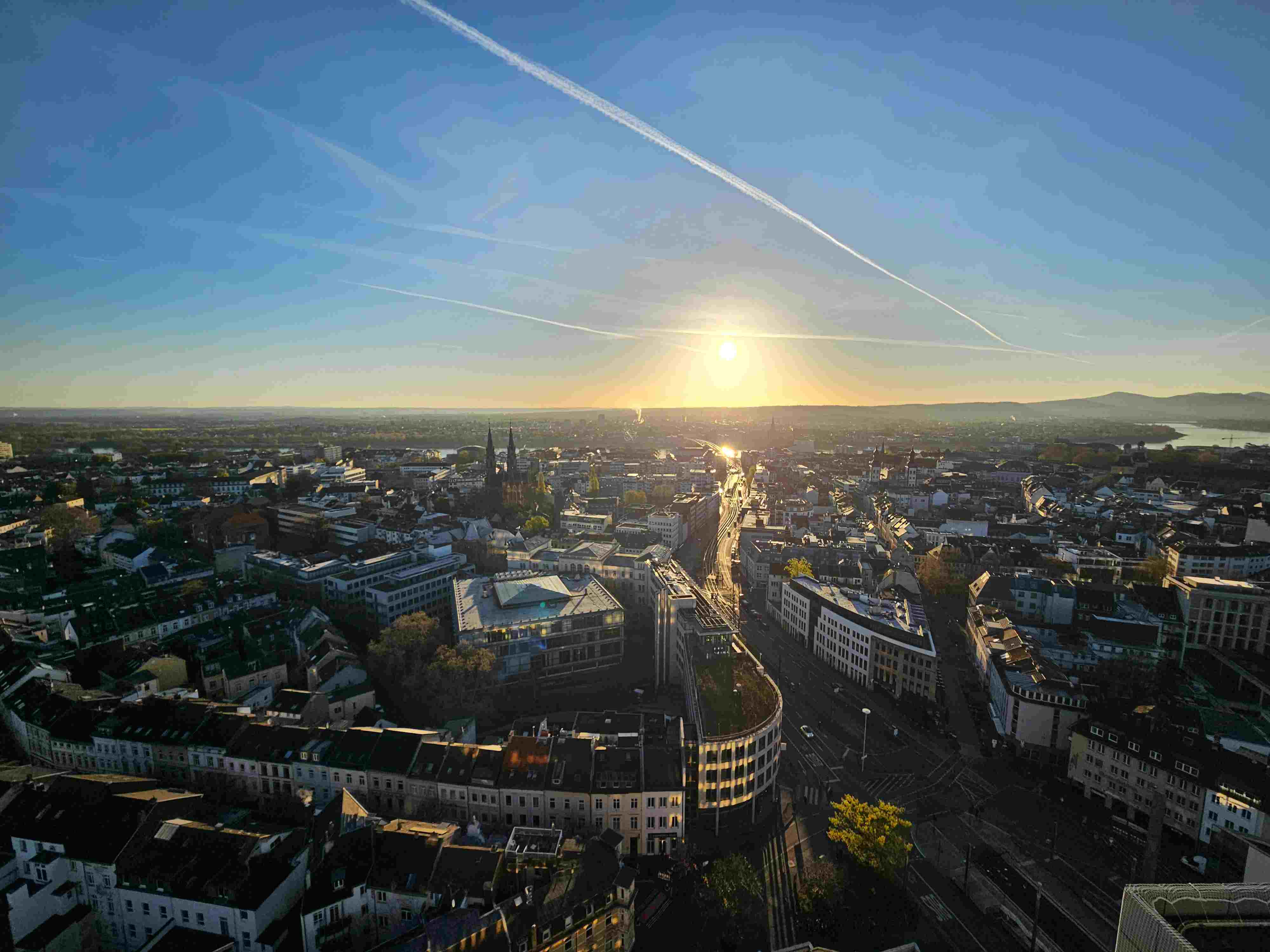 Sonnenaufgang über der Stadt